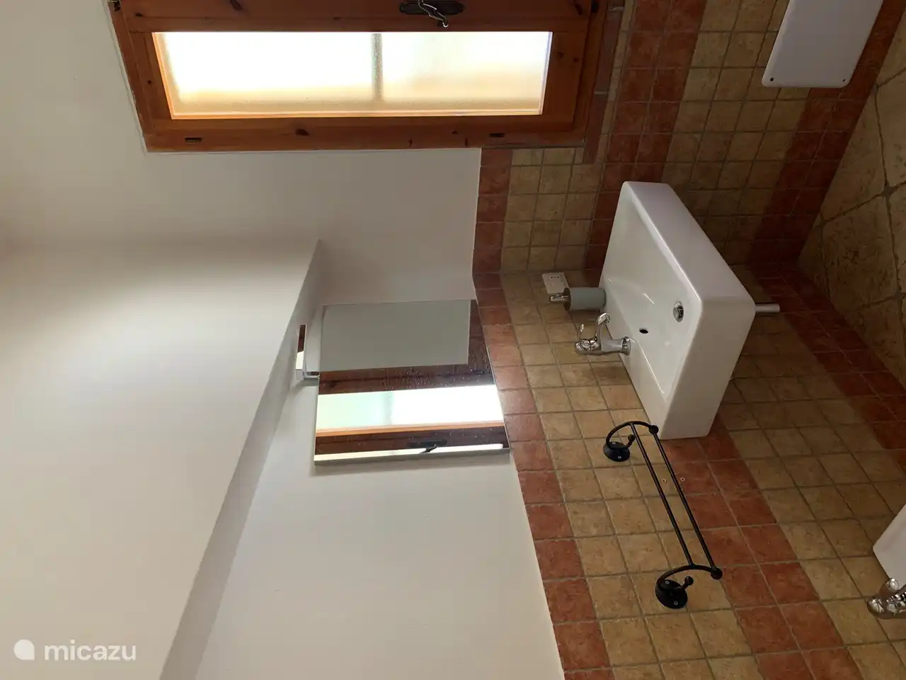 Badezimmer 1; zu Schlafzimmer 1