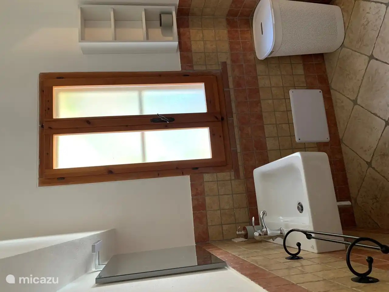 Badezimmer 1; zu Schlafzimmer 1