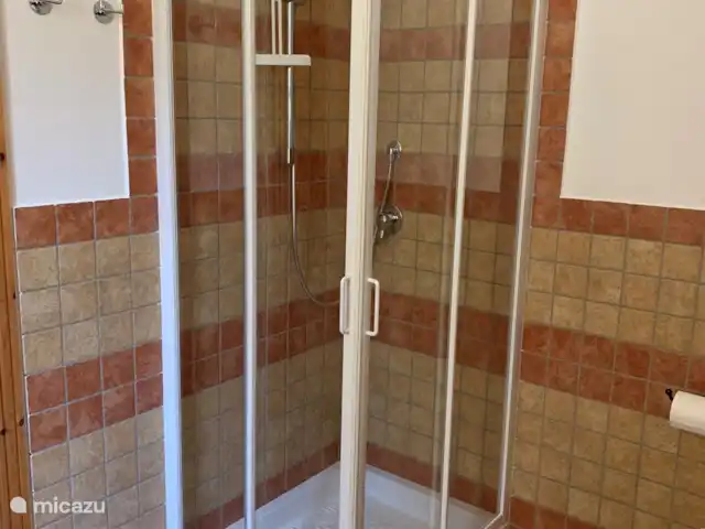 Tra Torre e Mare huren in Italië, Sardinië, Torre delle Stelle - vakantiehuis Badkamer 1; aan slaapkamer 1