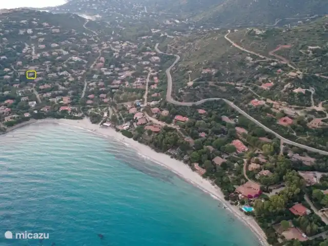 Tra Torre e Mare huren in Italië, Sardinië, Torre delle Stelle - vakantiehuis Het gele vierkant geeft de ligging van het huis aan.