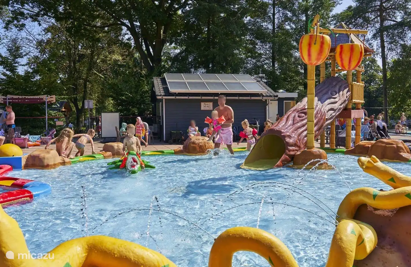 Waterpret voor jong en oud beleef je in onze verwarmde zwembaden. Ontdek het verwarmde, thematische kinderbad 