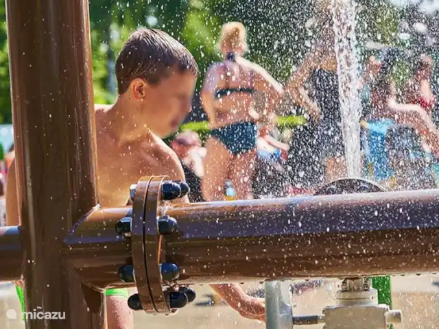 Location de Vacances Pays-Bas, Gueldre, Beekbergen, chalet - Chalet 't Veluws Huuske Les enfants s'amusent sans fin dans l'eau dans notre méga parc aquatique. Vos enfants viendront-ils aussi profiter ?