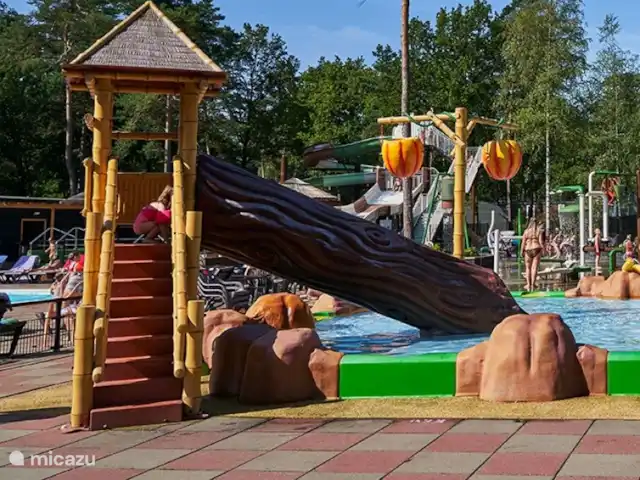 Location de Vacances Pays-Bas, Gueldre, Beekbergen, chalet - Chalet 't Veluws Huuske Vous pourrez découvrir les plaisirs de l'eau pour petits et grands dans nos piscines chauffées. Découvrez la piscine chauffée et thématique pour enfants et la grande piscine extérieure.