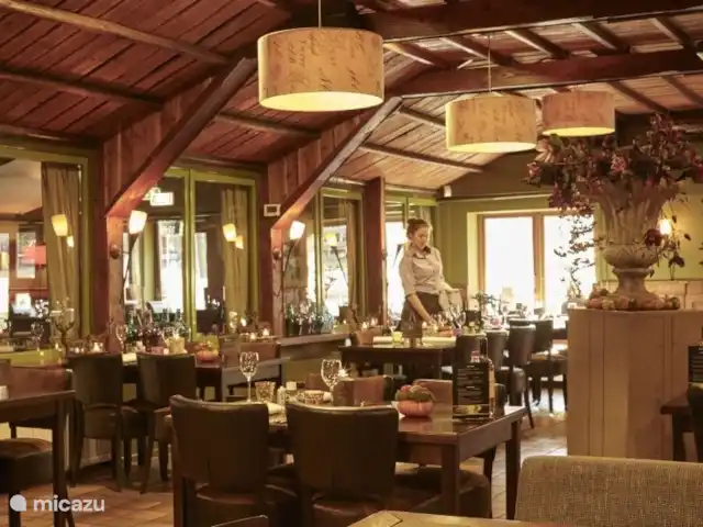Location de Vacances Pays-Bas, Gueldre, Beekbergen, chalet - Chalet 't Veluws Huuske C'est merveilleux de profiter du restaurant du parc de vacances; restaurant de Lierderhoeve