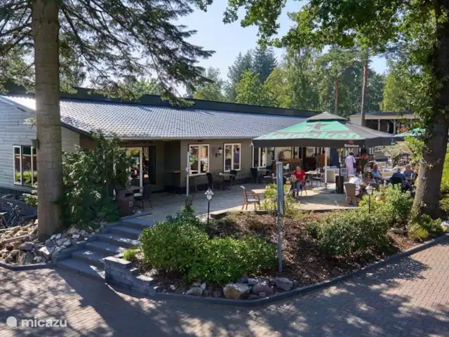Location de Vacances Pays-Bas, Gueldre, Beekbergen, chalet - Chalet 't Veluws Huuske Découvrez notre propre restaurant 'Eeterij De Lierderhoeve' avec un coin jeux pour les petits mangeurs.