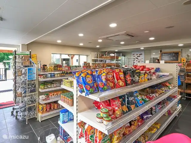 Location de Vacances Pays-Bas, Gueldre, Beekbergen, chalet - Chalet 't Veluws Huuske Le parc dispose d'une boutique. Pour les autres courses, vous êtes au centre de Beekbergen en un rien de temps. Il y a aussi un point d'information touristique