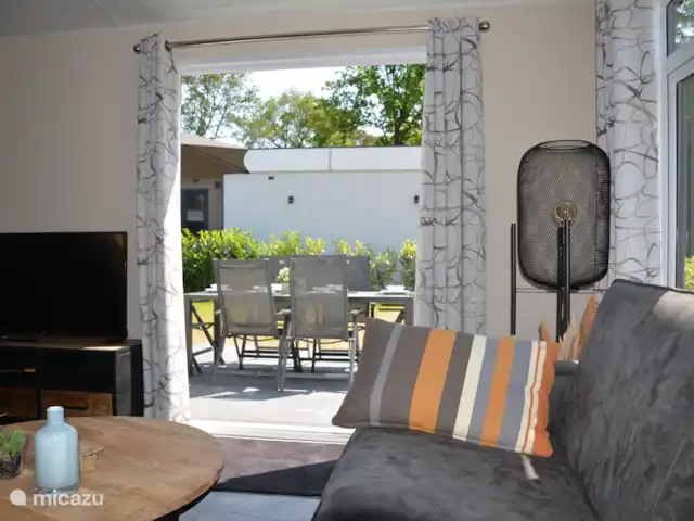 Location de Vacances Pays-Bas, Gueldre, Beekbergen, chalet - Chalet 't Veluws Huuske Du canapé une vue magnifique sur le jardin.