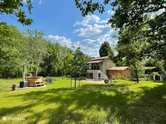 En el río Aveyron en Francia, Tarn-et-Garonne, Féneyrols - casa vacacional En el río Aveyron en Francia, Tarn-et-Garonne, Féneyrols - casa vacacional