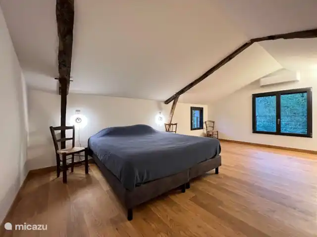 En el río Aveyron en Francia, Tarn-et-Garonne, Féneyrols - casa vacacional recamara principal