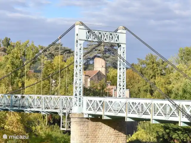 En el río Aveyron en Francia, Tarn-et-Garonne, Féneyrols - casa vacacional Puente de Fénéyrols