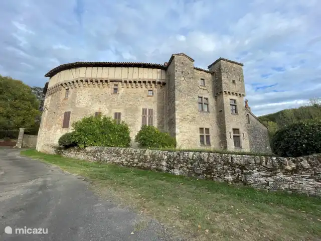 En el río Aveyron en Francia, Tarn-et-Garonne, Féneyrols - casa vacacional El castillo de Féneyrols