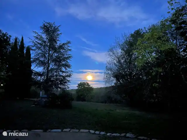 En el río Aveyron en Francia, Tarn-et-Garonne, Féneyrols - casa vacacional La luna