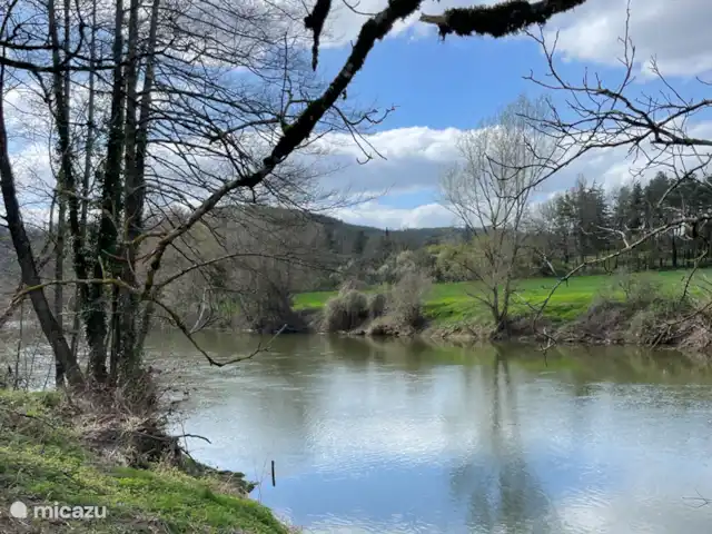 En el río Aveyron en Francia, Tarn-et-Garonne, Féneyrols - casa vacacional El río cerca de nuestra casa, ideal para nadar o hacer piragüismo
