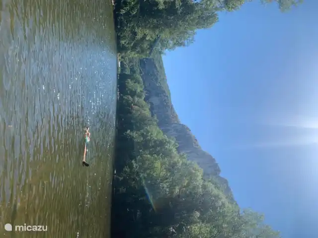 En el río Aveyron en Francia, Tarn-et-Garonne, Féneyrols - casa vacacional