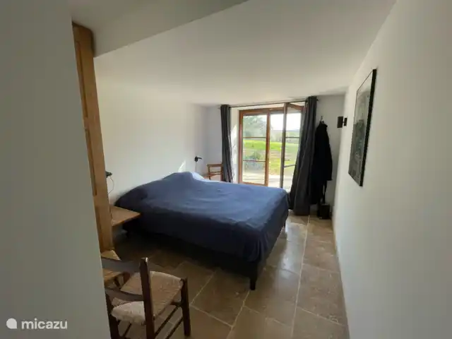 En el río Aveyron en Francia, Tarn-et-Garonne, Féneyrols - casa vacacional Dormitorio planta baja