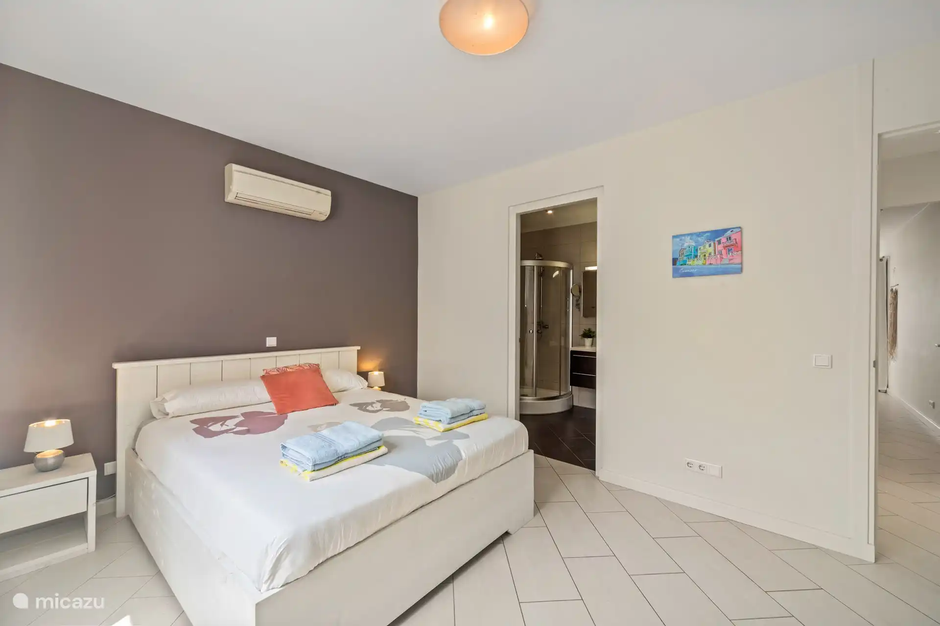 Profitez de la commodité et du luxe de ces chambres avec salle de bains privative, confortables et parfaites pour un séjour relaxant