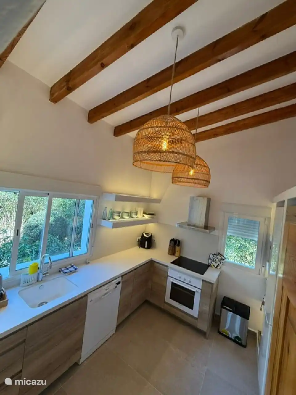 La cuisine a été agrandie et entièrement rénovée en janvier 2026