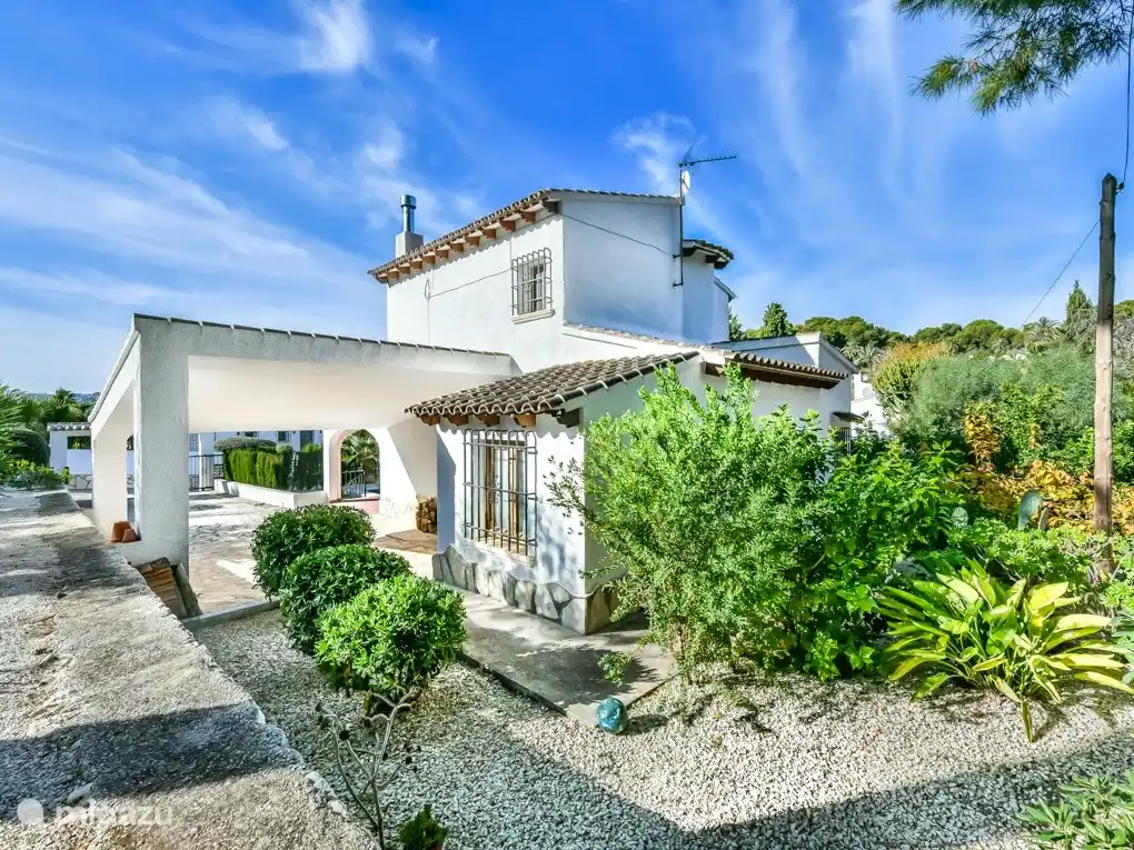 La parte trasera de la casa