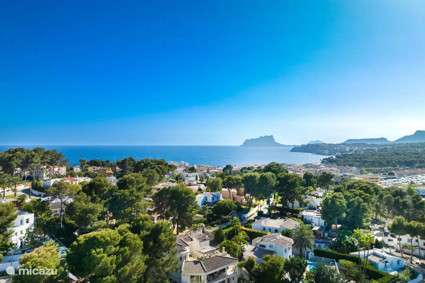 700 metros del pueblo/playa