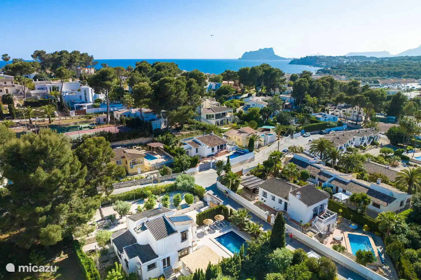 700 metros del pueblo/playa