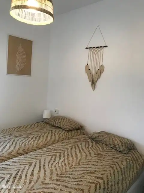Schlafzimmer. Es gibt zwei Schlafzimmer. Beide mit Einbauschränken ausgestattet. Ausgestattet mit Rollläden.