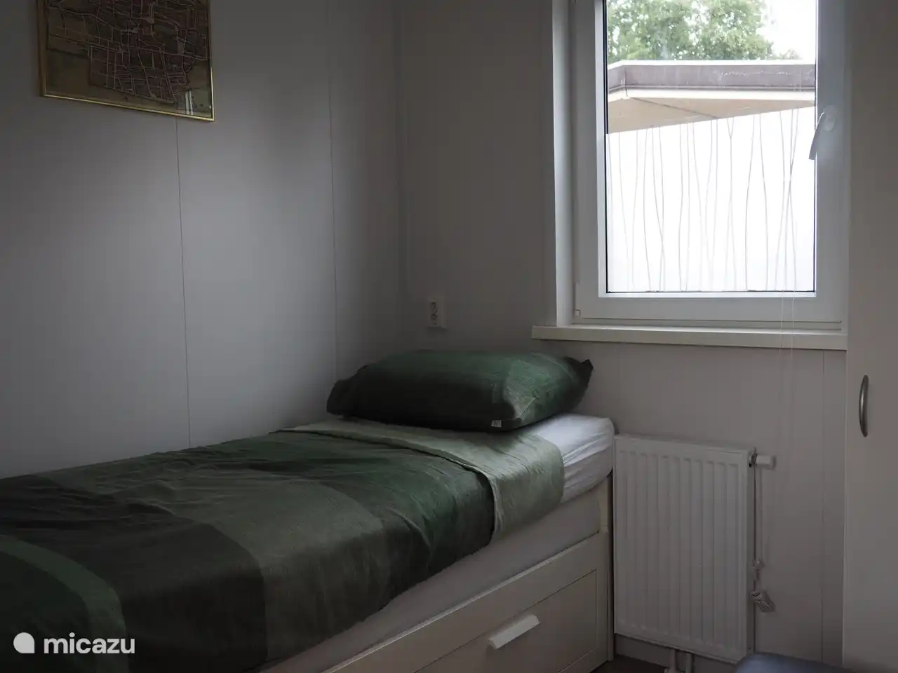 Im 2. Schlafzimmer ein Einzelbett, das bei 4 Personen auf 2 Personen erweitert werden kann.