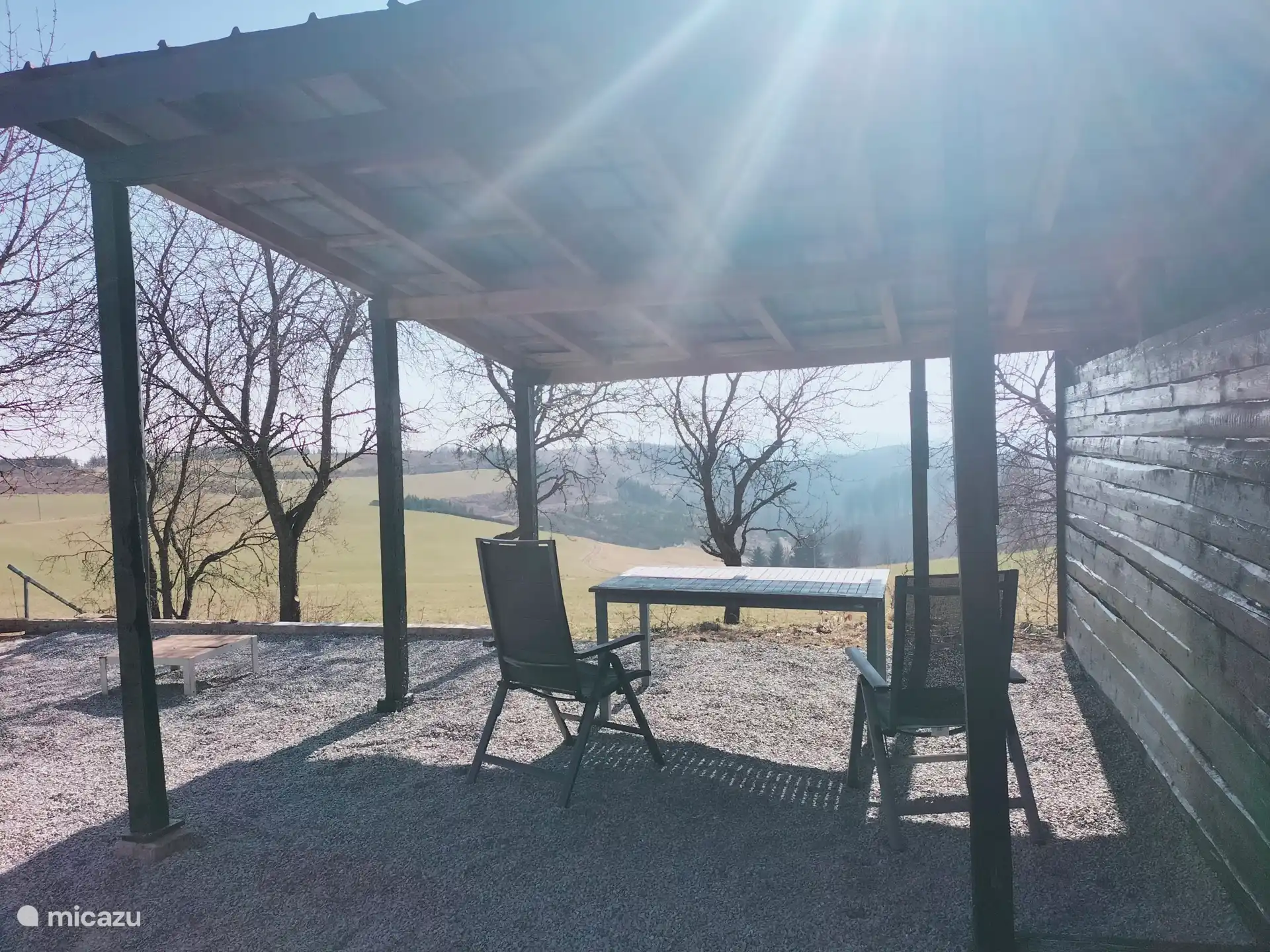 overdekt zitje met prachtig uitzicht