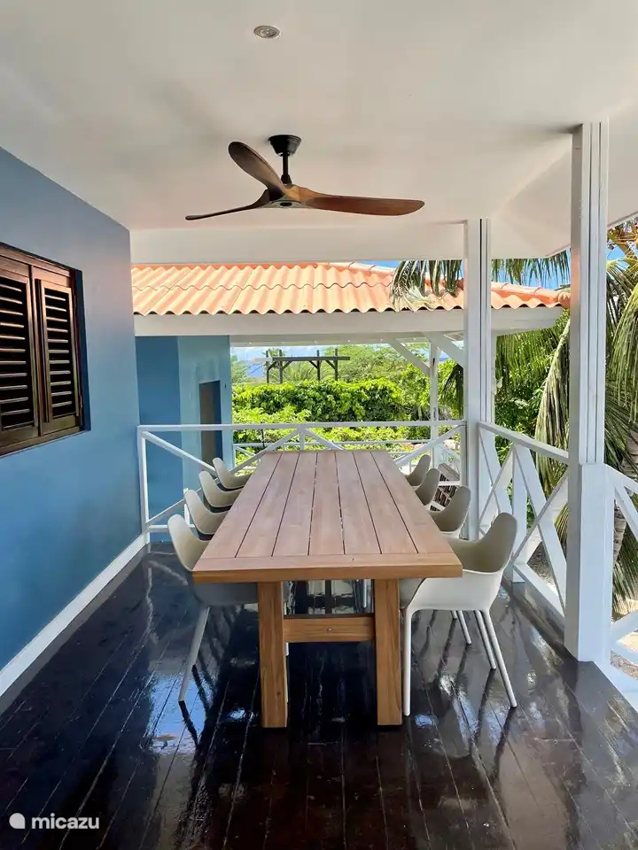 In Curacao noemt men de veranda “porch” waar men eigenlijk altijd zit,, lekker buiten.