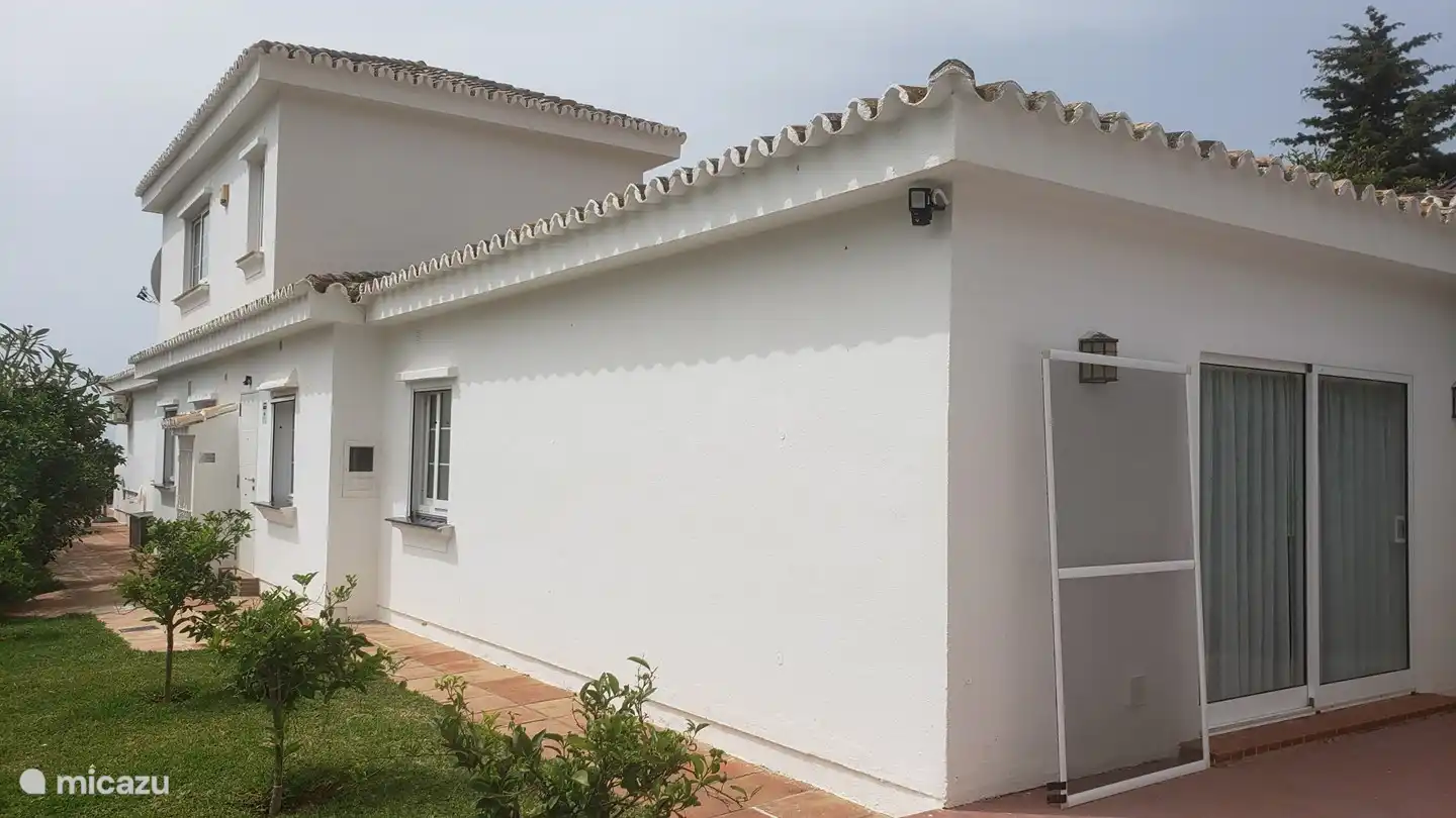 Blick von Nordosten auf das Hauptschlafzimmer und die Ostseite der Villa del Sol.
