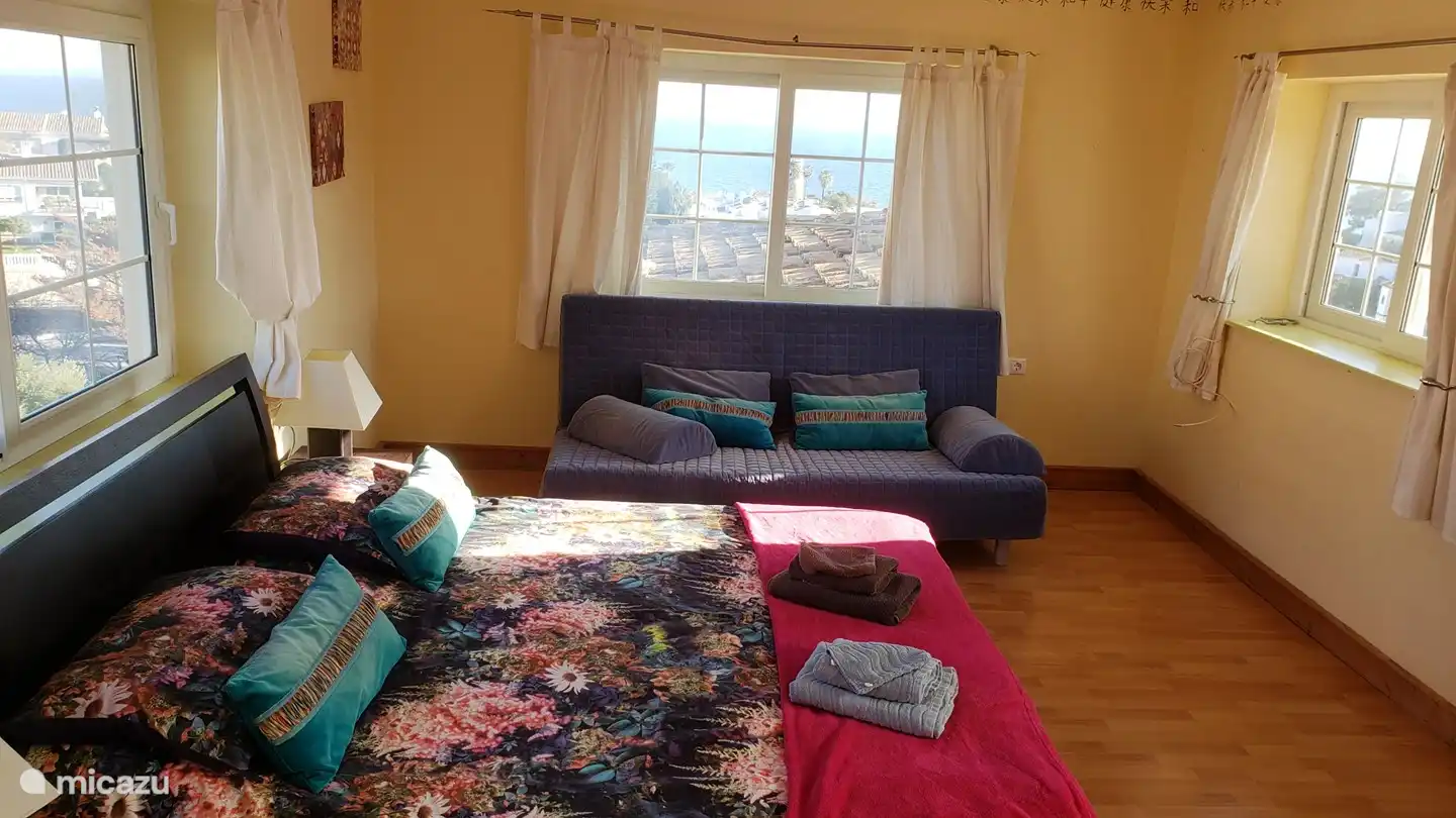 Das 'Panoramazimmer' im 1. Stock mit schönem Blick nach Osten, Süden und Westen.