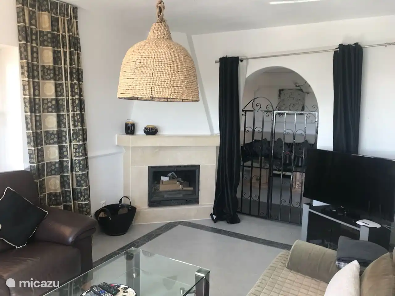 Das Fernsehzimmer mit 2 Schlafsofas kann auch als zusätzliches Schlafzimmer dienen.