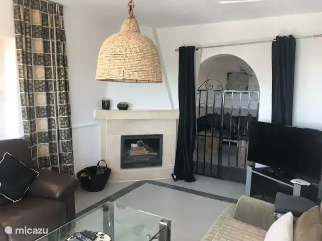 Villa del Sol - Entre Tu y Yo huren in Spanje, Costa del Sol, Benalmádena - villa De TV-kamer die met 2 sofabedden ook kan dienst doen als extra slaapkamer.