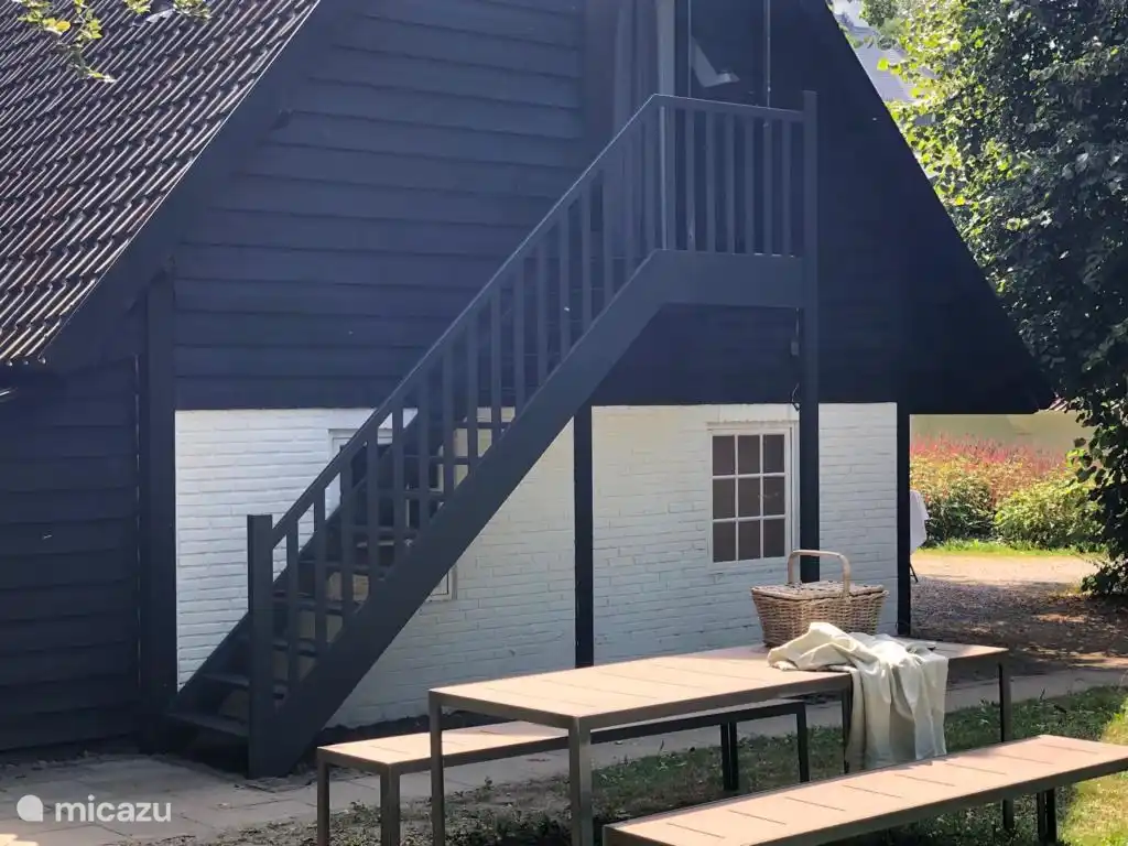 Außenbereich (Studio befindet sich im 1. Stock)