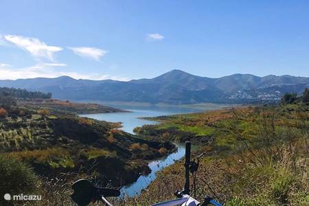 Hiking trail with spectacular views of Lake Vinuela