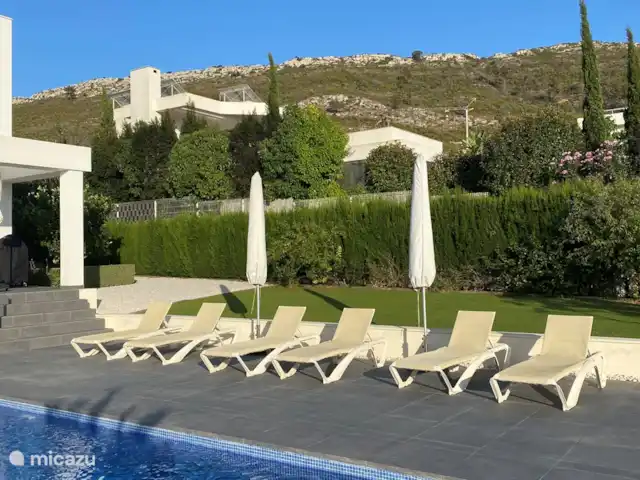 Location de Vacances Espagne, Costa Blanca, Jávea, villa - Villa Strelitzia Des transats et des parasols sont disponibles dans la maison.