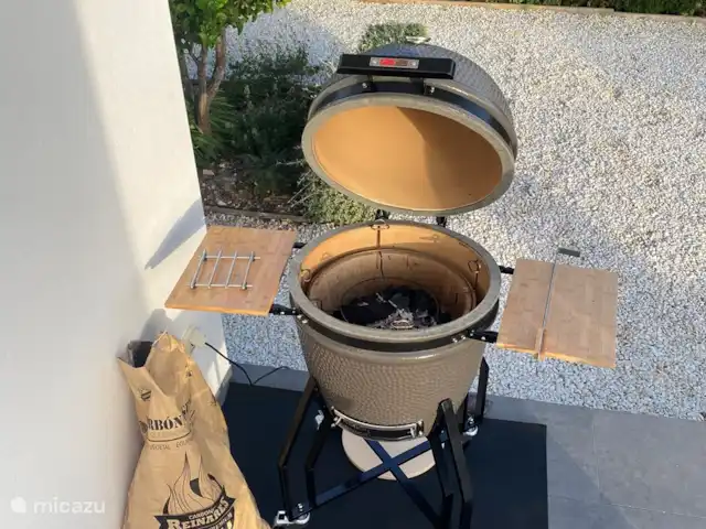 Location de Vacances Espagne, Costa Blanca, Jávea, villa - Villa Strelitzia Il y a un barbecue (kamado) dans la maison.