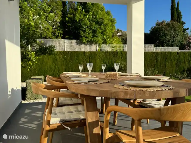 Location de Vacances Espagne, Costa Blanca, Jávea, villa - Villa Strelitzia Terrasse à l’arrière avec vue sur la piscine.