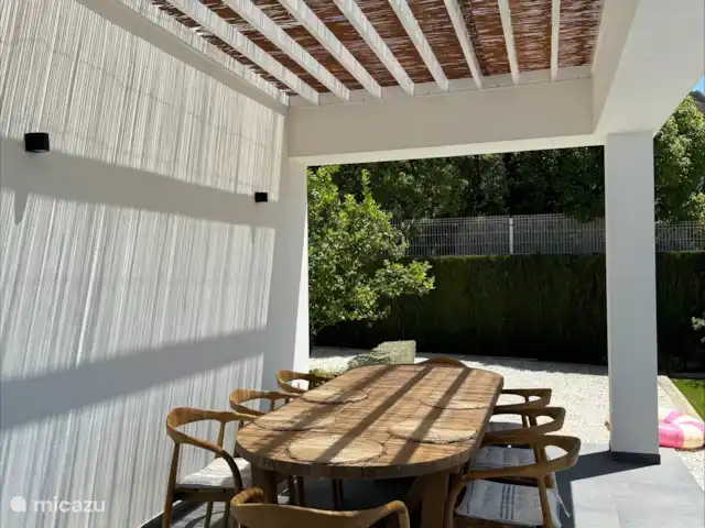 Location de Vacances Espagne, Costa Blanca, Jávea, villa - Villa Strelitzia Tapis d’ombrage sur la terrasse à l’arrière.