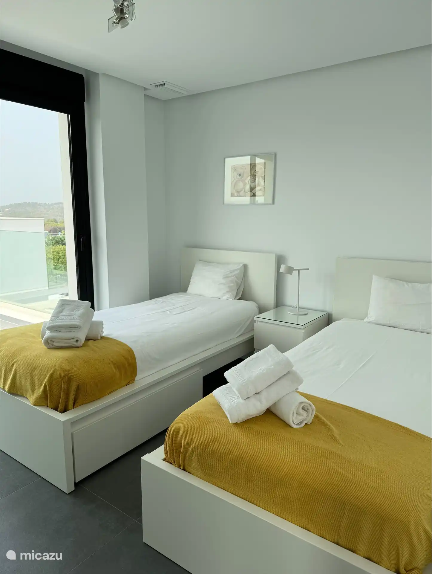 Chambre avec 2 lits simples. 