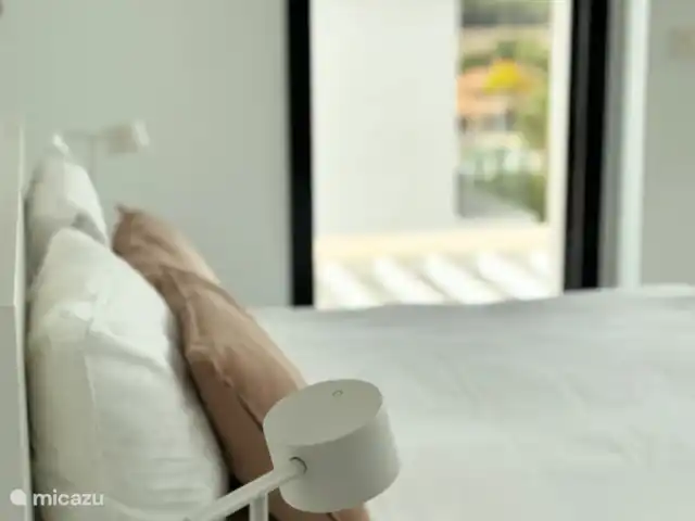 Location de Vacances Espagne, Costa Blanca, Jávea, villa - Villa Strelitzia Surmatelas supplémentaire sur le matelas de la chambre principale.