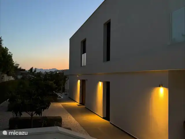 Location de Vacances Espagne, Costa Blanca, Jávea, villa - Villa Strelitzia Villa Strelitzia de nuit.