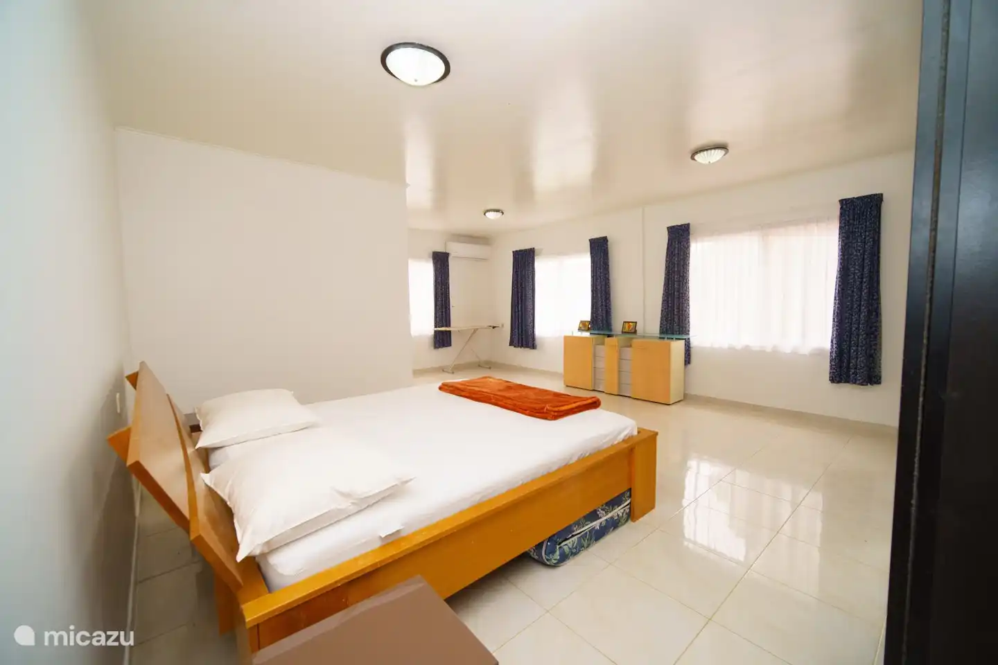 1 of the master bedrooms