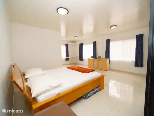 appartement huren in Suriname, Paramaribo, Paramaribo – Mon Plaisir Appartementen Boven 1 van de hoofd slaapkamers