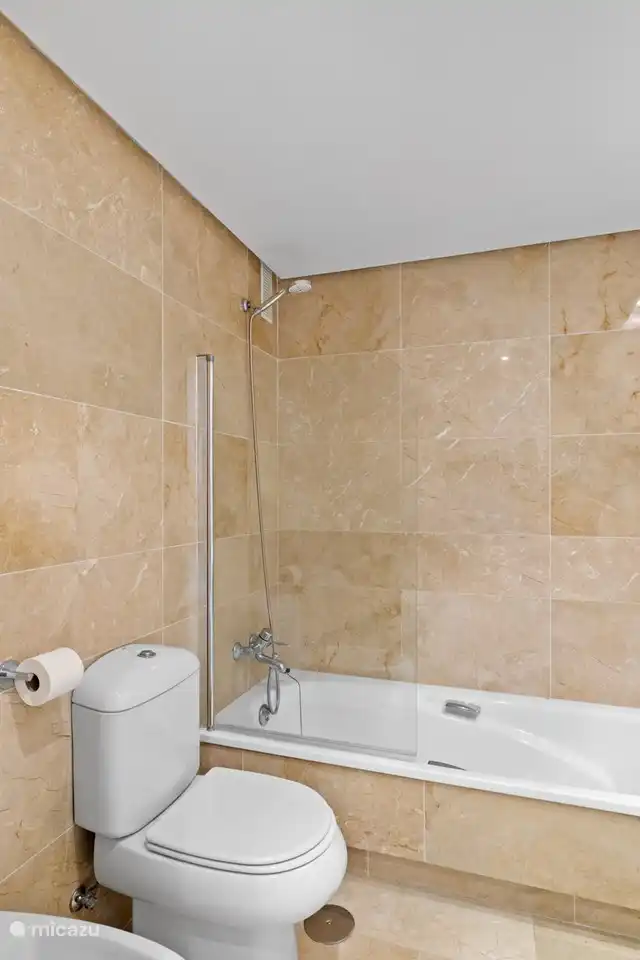 komplettes Badezimmer