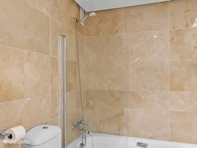 Experiencia de playa en la Costa del Sol en España, Costa del Sol, Manilva - apartamento baño completo