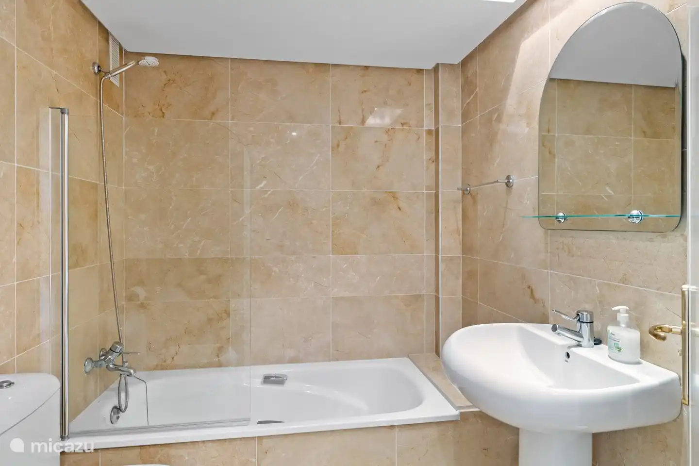 Badezimmer gehört zum Hauptschlafzimmer