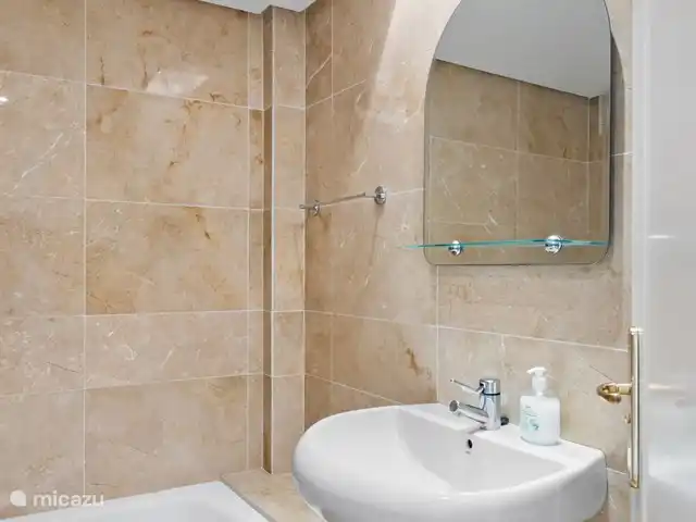 Experiencia de playa en la Costa del Sol en España, Costa del Sol, Manilva - apartamento baño