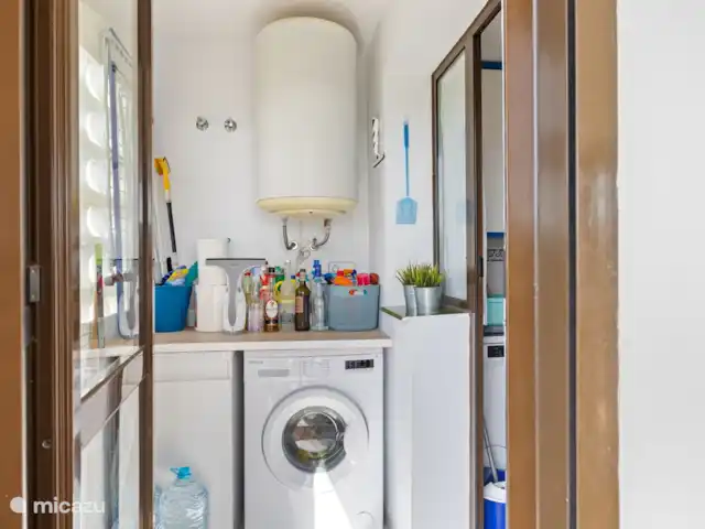 Experiencia de playa en la Costa del Sol en España, Costa del Sol, Manilva - apartamento lavadero con lavadora