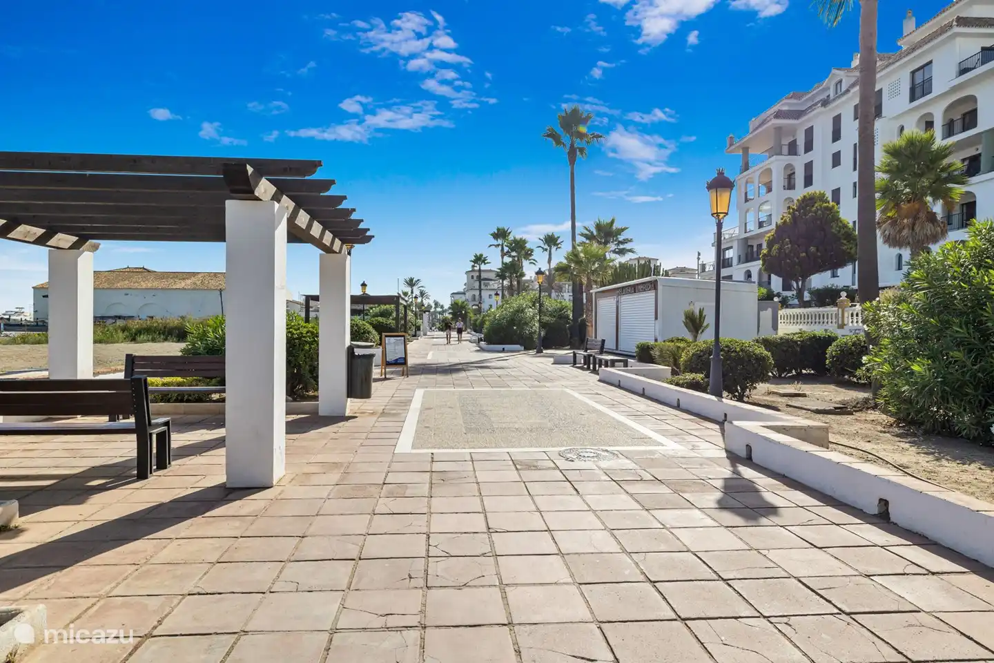 Promenade in Richtung Hafen und El Castillo