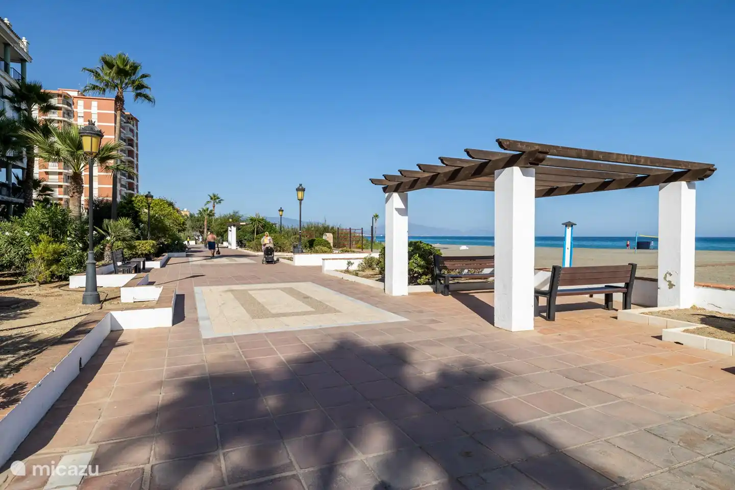 Promenade in Richtung Sabinillas und Strandbars